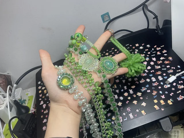 万绿归心，绿色串珠项链作品